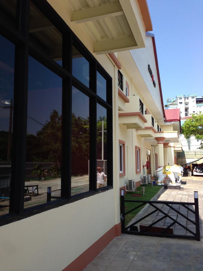 Hotel 9 Mile Yangon Extérieur photo