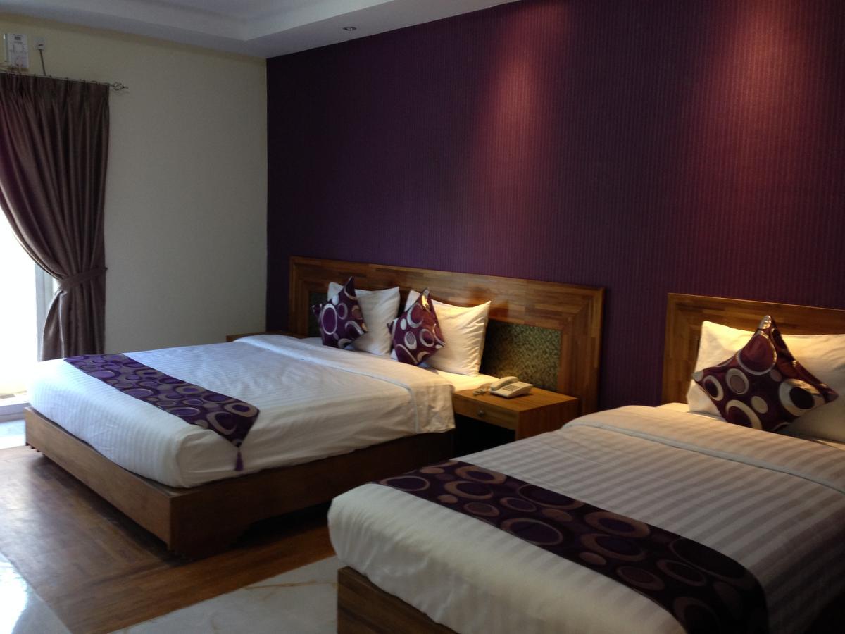 Hotel 9 Mile Yangon Extérieur photo